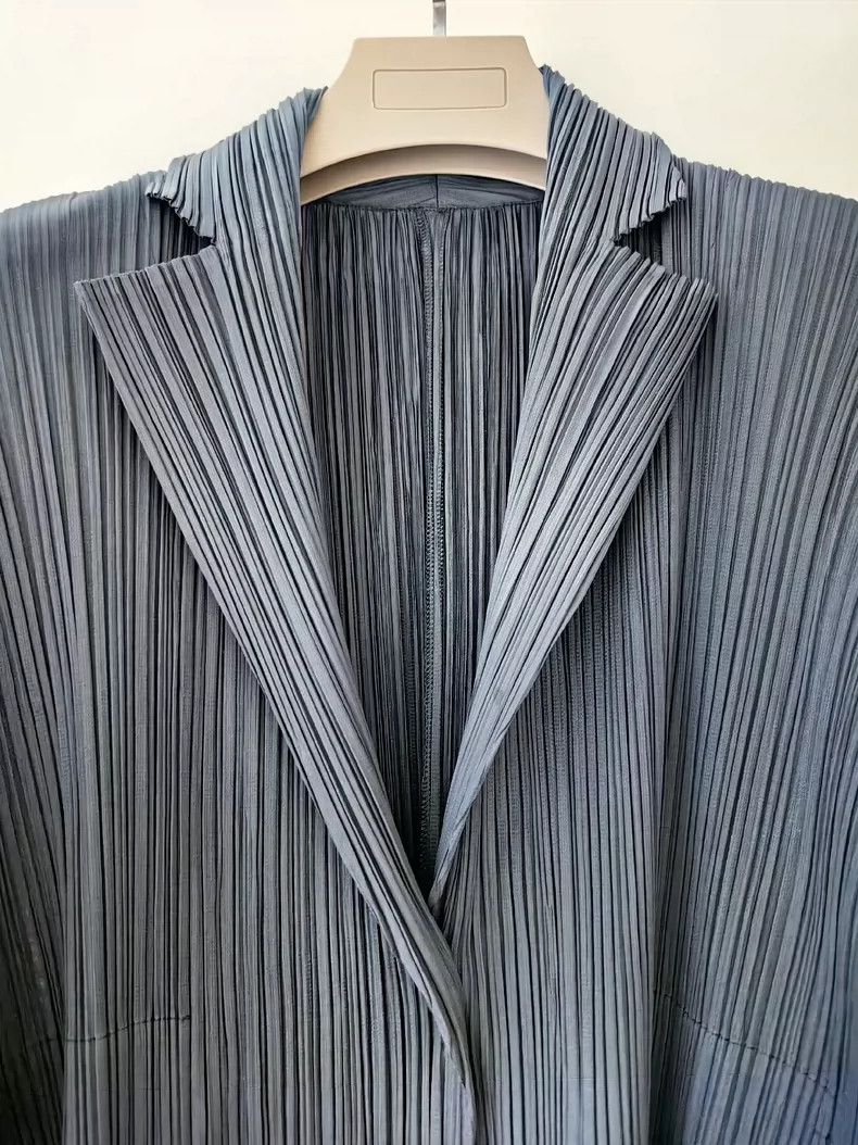 Issey Miyake Issey Miyake size:3 Grey pleated coat Size M / US 6-8 / IT 42-44 - 3 Thumbnail