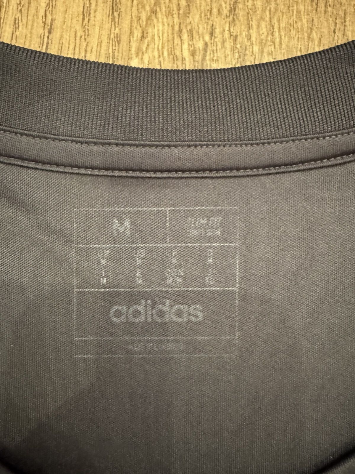 Adidas MANCHESTER UNITED 2024 TRAINING FOOTBALL JERSEY ADIDAS SIZ M Size US M / EU 48-50 / 2 - 7 Thumbnail