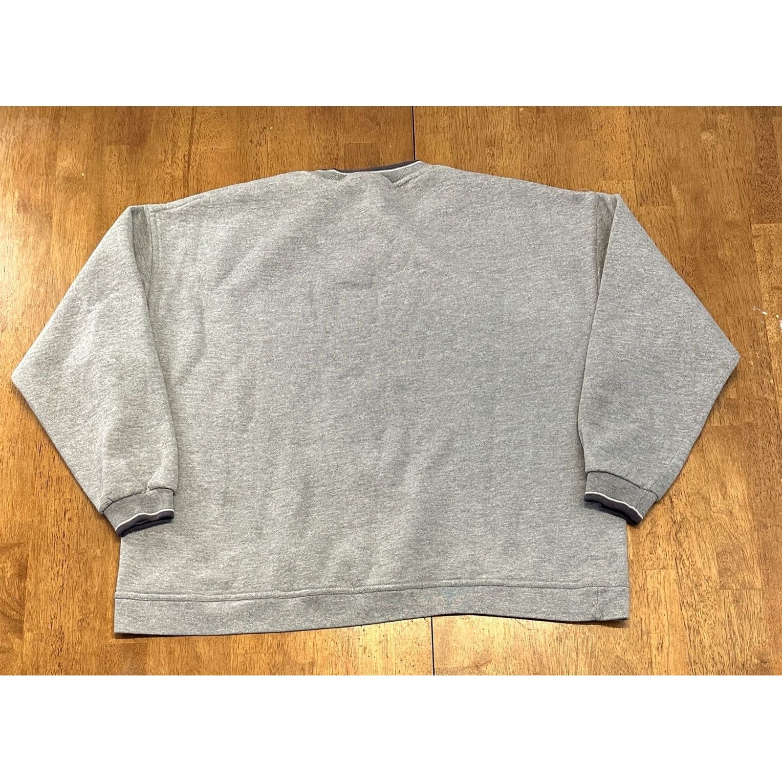 Vintage VINTAGE Sweatshirt XL Gray Crewneck Embroidered Men’s Health Size XL / US 12-14 / IT 48-50 - 4 Thumbnail