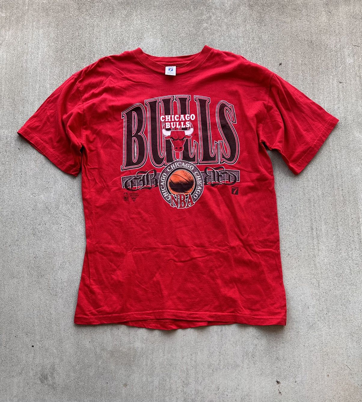 Logo 7 × NBA × Vintage Vintage Chicago Bulls Tee Shirt Cl Logo 7 NBA Red Size US XL / EU 56 / 4 - 1 Thumbnail