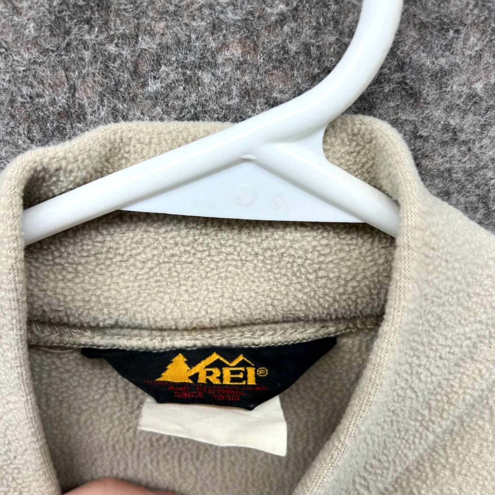 Vintage Rei Sweater Women Medium Khaki Half Zip Pullover Fleece Polyester Jacket Vintage - Beige 1/2 Zip Regular Fit Wool? Size M / US 6-8 / IT 42-44 - 4 Thumbnail