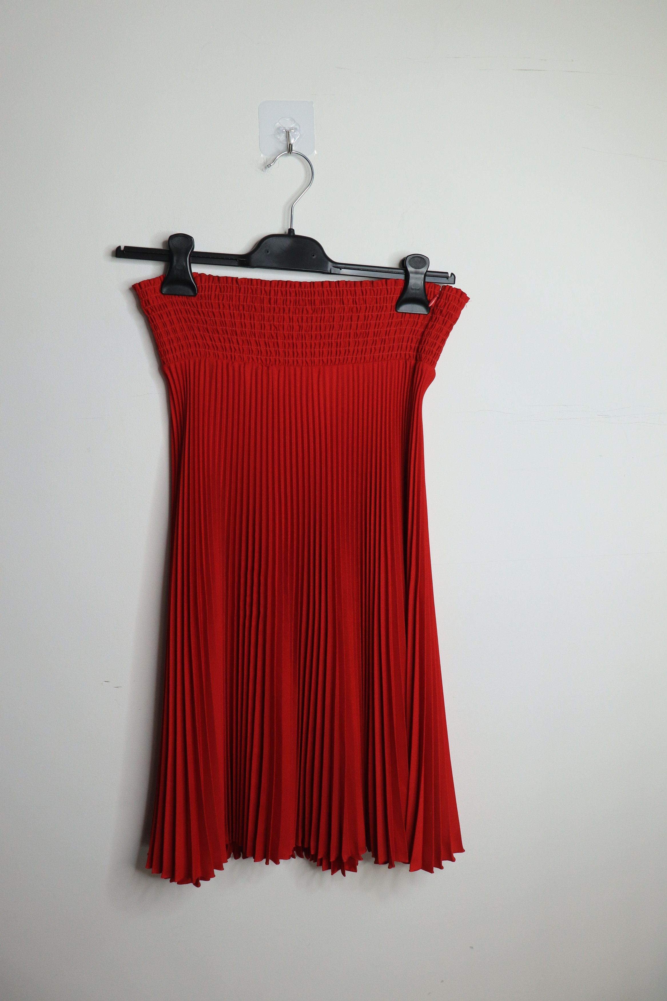 Prada Red pleated midi skirt - UK 8 Size 27" / US 4 / IT 40 - 1 Thumbnail