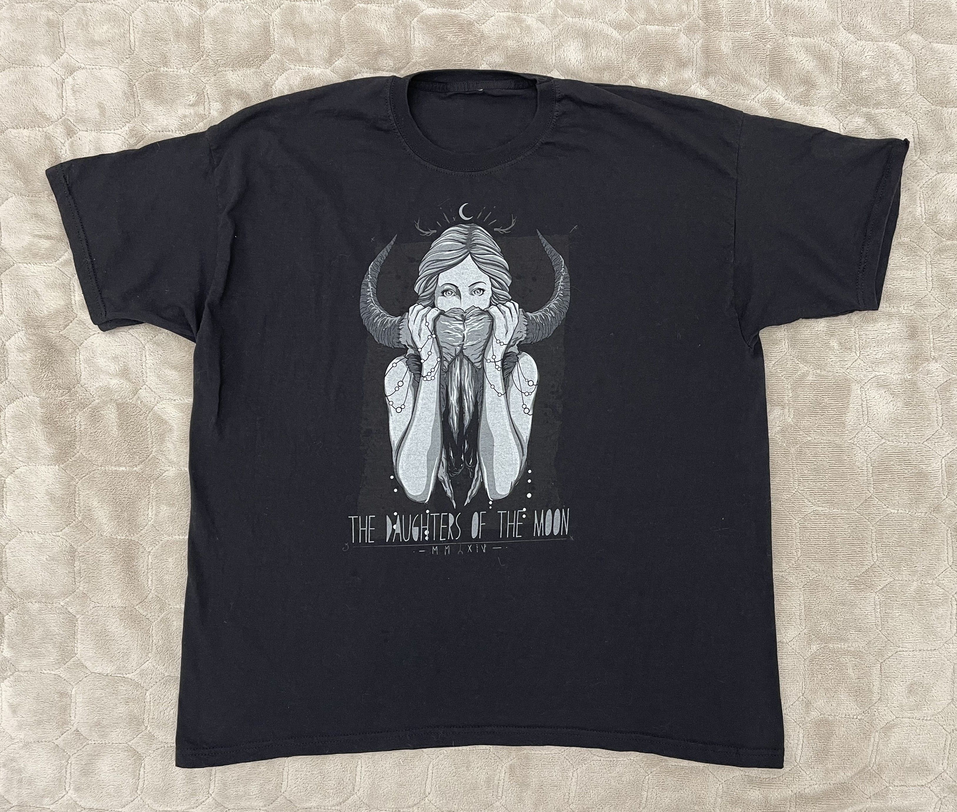Vintage Vintage THE DAUGHTERS OF THE MOON Size US XL / EU 56 / 4 - 1 Thumbnail