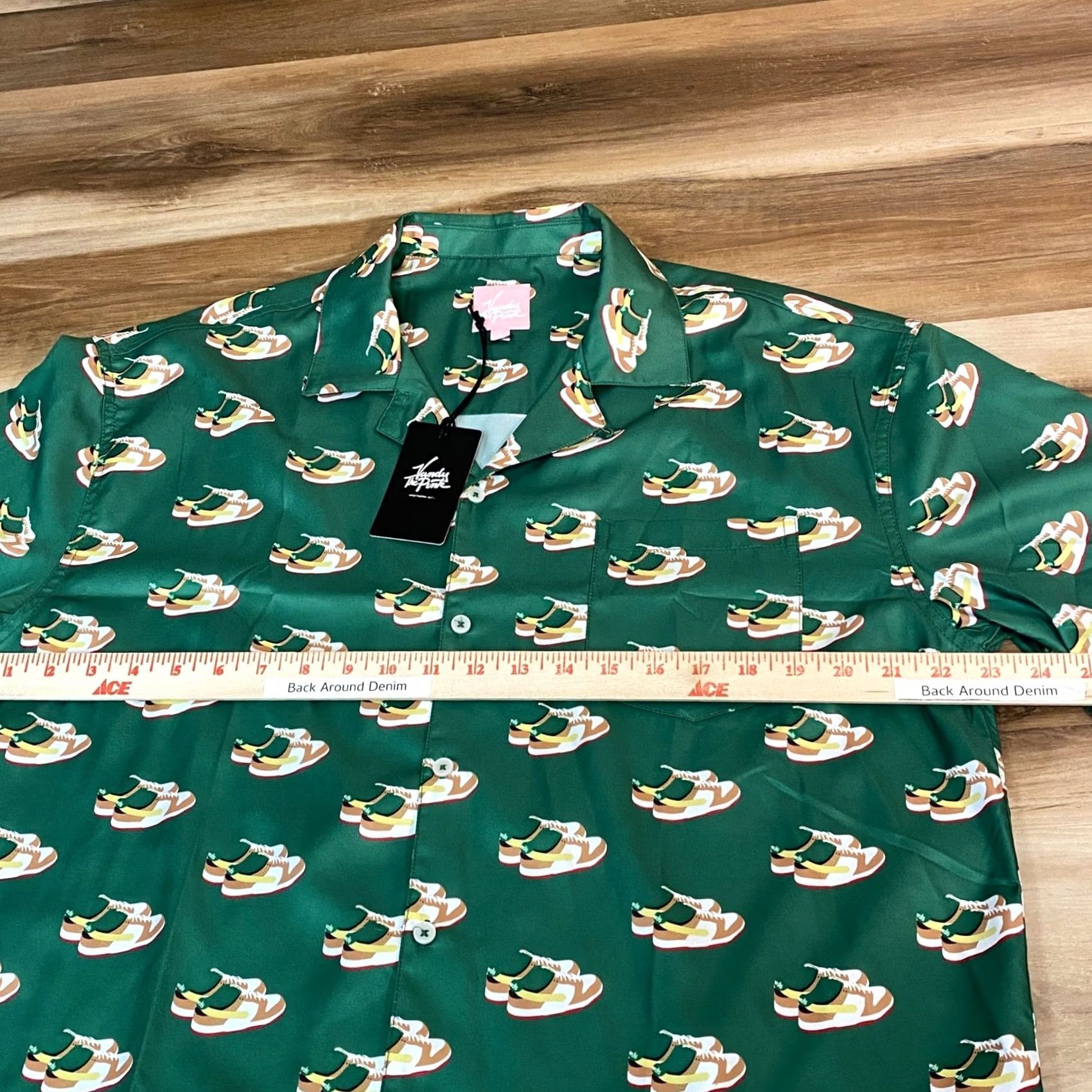 Vandy The Pink VANDY THE PINK Shirt Mens Large Green All Over Sneaker Print Short Sleeve Button Up Shirt Size US L / EU 52-54 / 3 - 5 Thumbnail