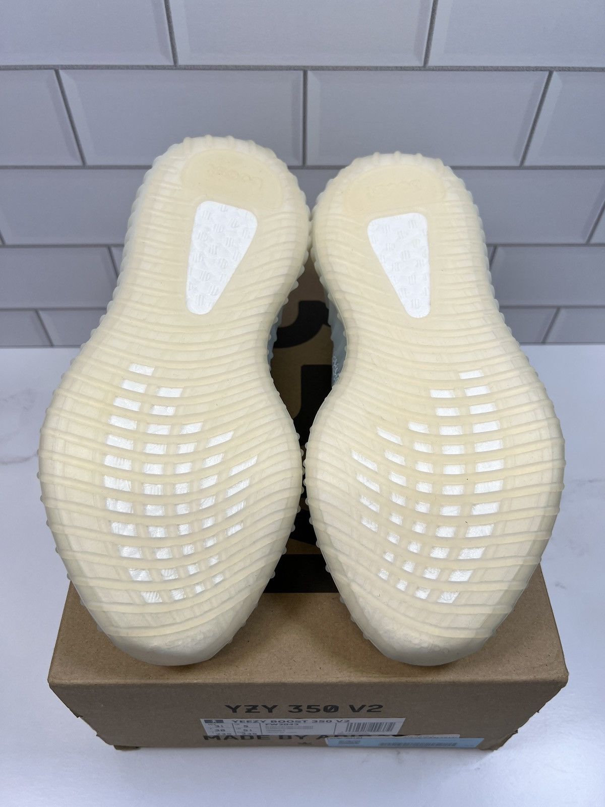 Adidas NEW Adidas Yeezy Boost 350s 350 V2 Cloud White Size US 5.5 / IT 35.5 - 4 Thumbnail