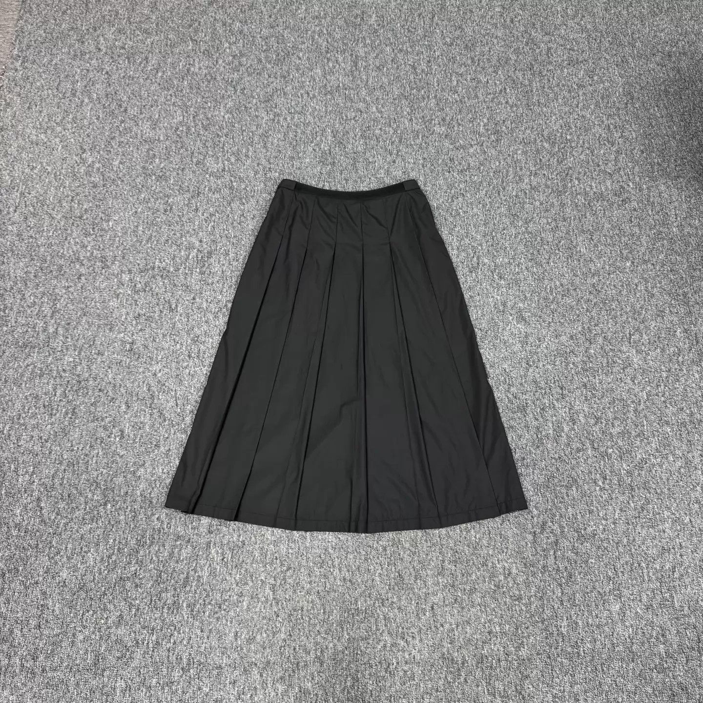 Dior Dior Black Pleated Skirt Waist-Cinched Lock Closure 36 Size 26" / US 2 / IT 38 - 2 Thumbnail