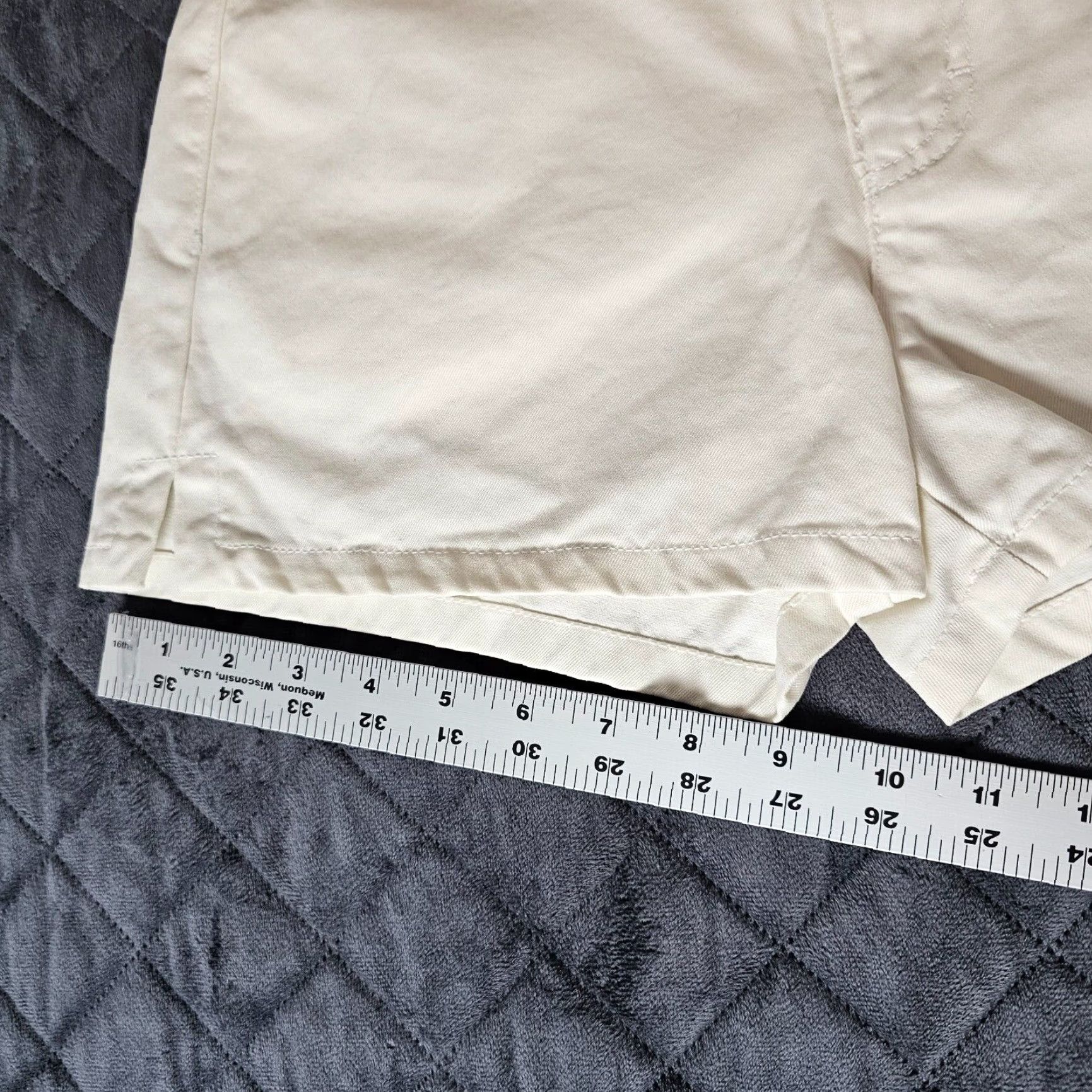 Calvin Klein Calvin Klein Jeans Women's Denim Shorts White Size 5 Cargo Cotton 100% Cotton Regular Juniors Women Pockets Flat Front Mid Rise Casual QA Size 29" - 7 Thumbnail