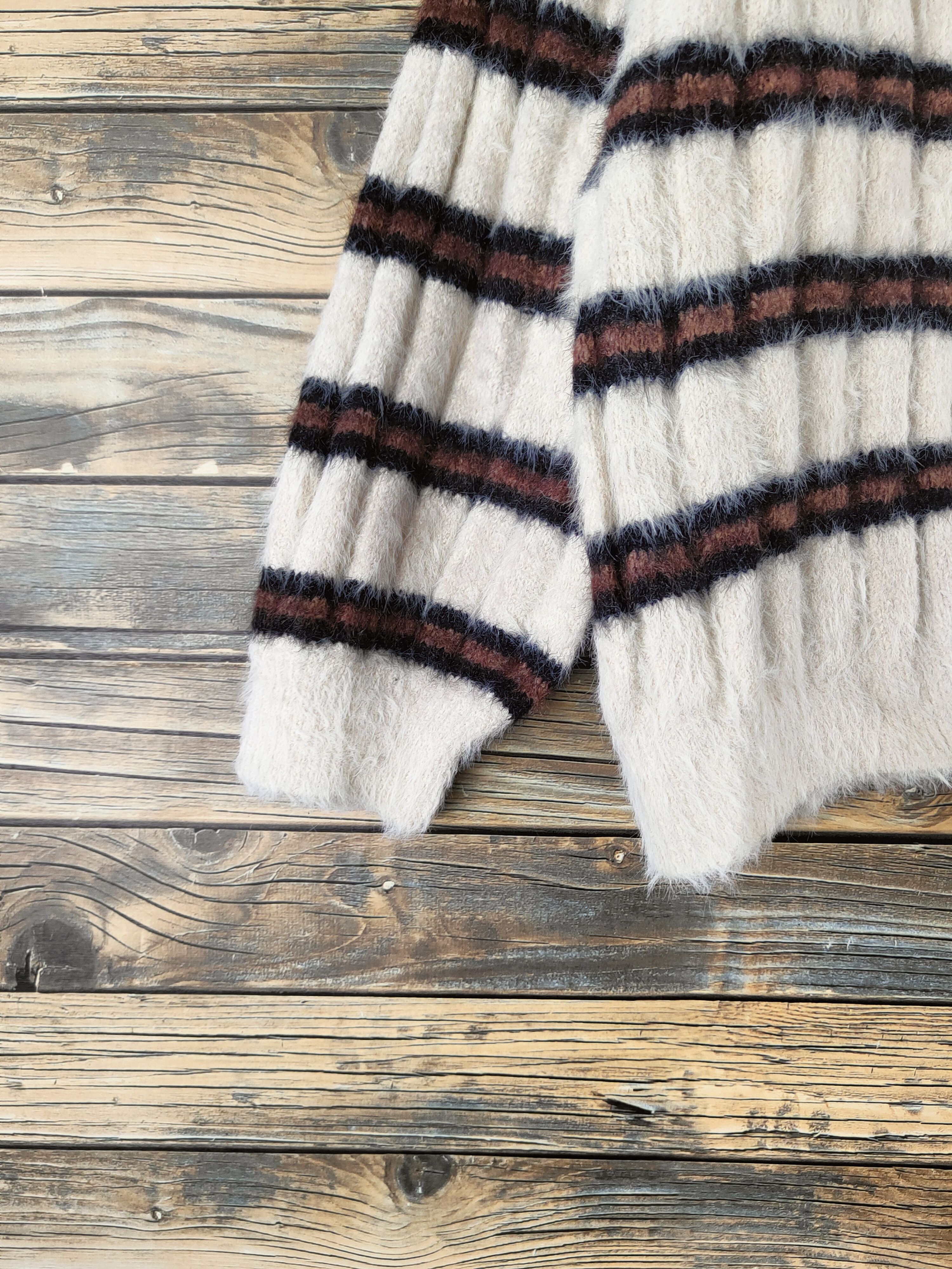 Japanese Brand DL Flove Beige Fur Mohair Knitwear #46-994 Size M / US 6-8 / IT 42-44 - 4 Thumbnail