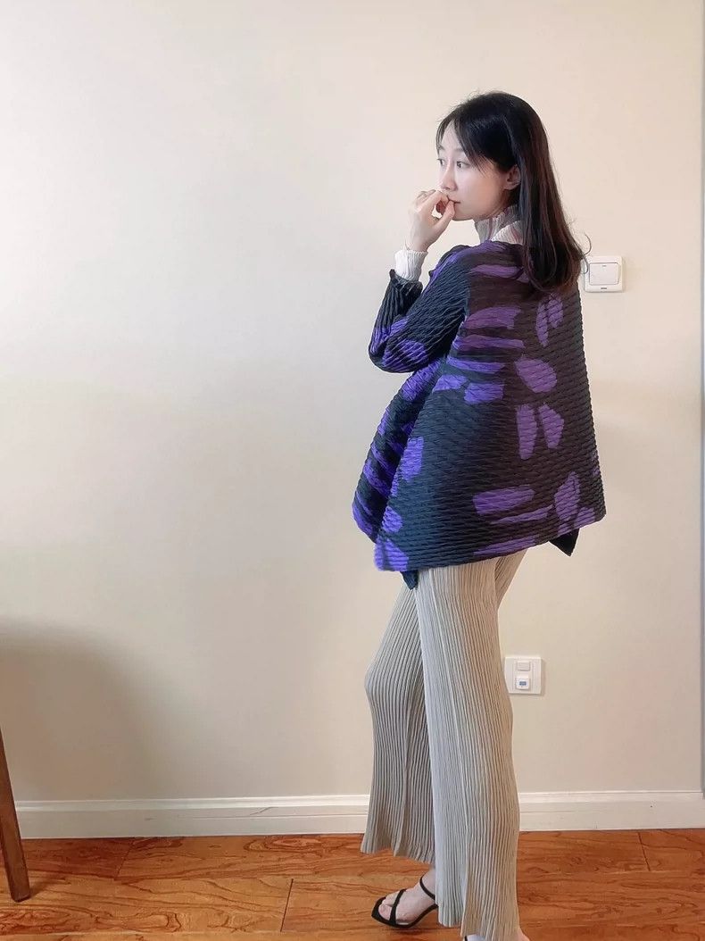 Issey Miyake Issey Miyake Black large fish-scale top Size M / US 6-8 / IT 42-44 - 1 Thumbnail