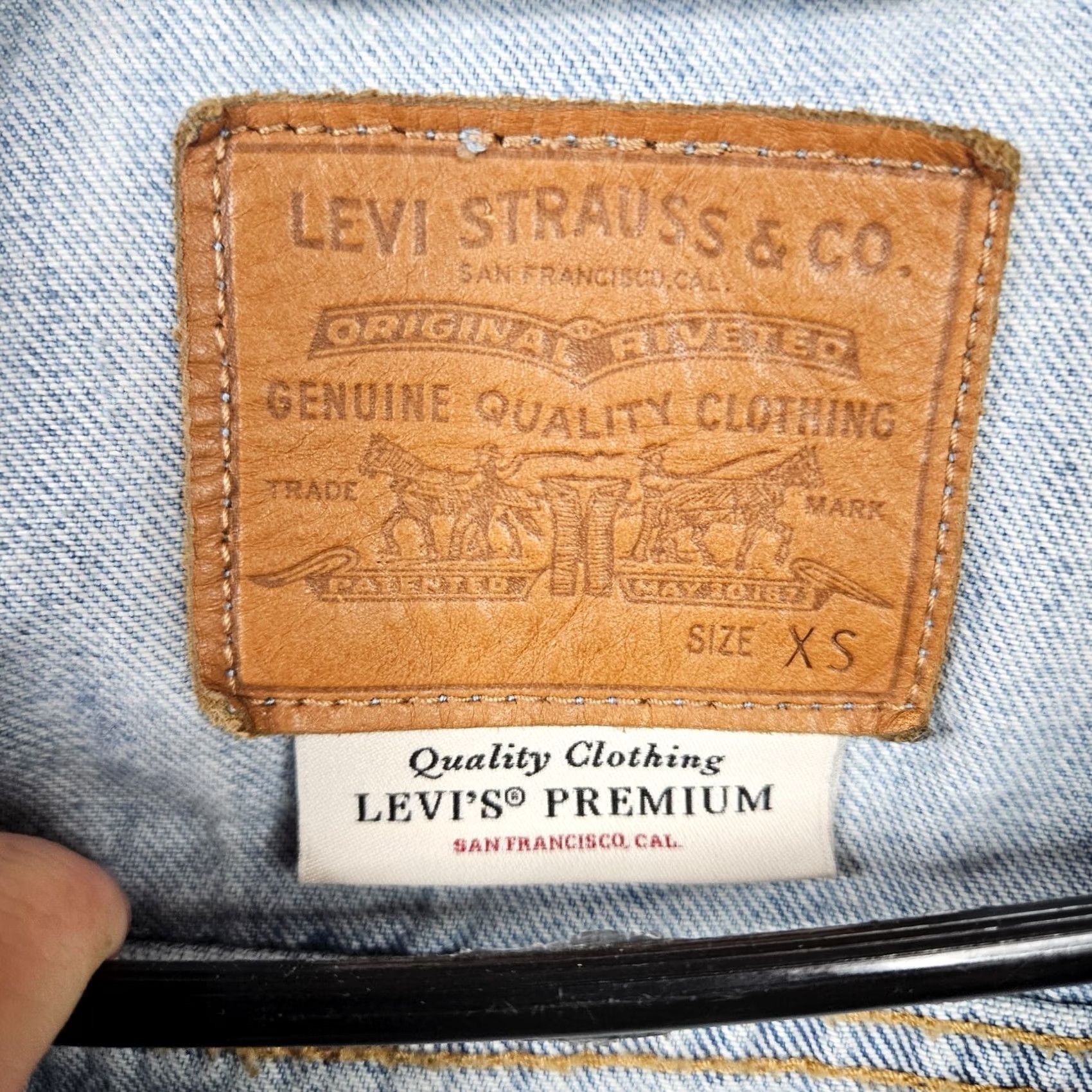 Levi's Levi’s Premium Women’s Blue Denim Trucker Jacket XS Jacket Women Regular Blue Denim Zip Button Logo 80s? Size XS / US 0-2 / IT 36-38 - 3 Thumbnail
