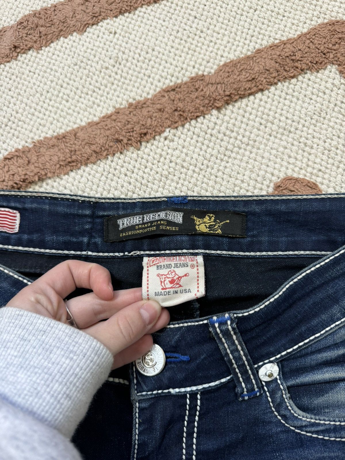 True Religion VINTAGE TRUE RELIGION DENIM CONTRAST STITCH SHORTS Size 27" / US 4 / IT 40 - 3 Thumbnail