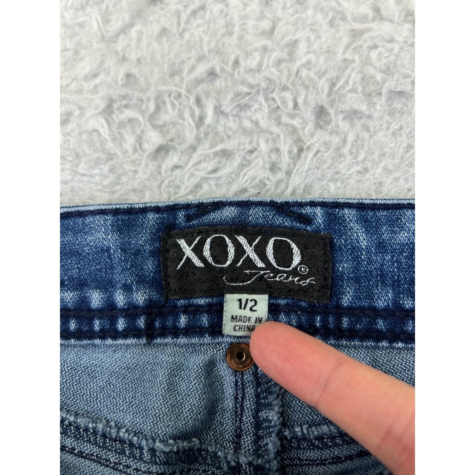 XOXO XOXO Jeans Women's Jeans Denim Blue 25x27 Skinny Low Rise 5-Pocket Embroidered Zipper Button Floral Cotton Stretch Read Size 25" / US 0 / IT 36 - 6 Thumbnail