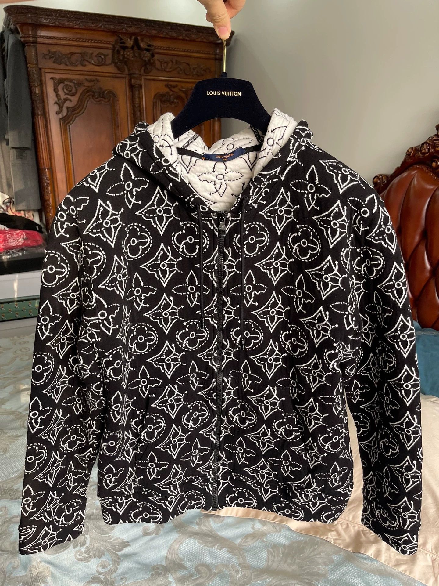 Louis Vuitton LV Monogram Embroidered Full Logo L Jacket Like New Size L / US 10 / IT 46 - 6 Thumbnail