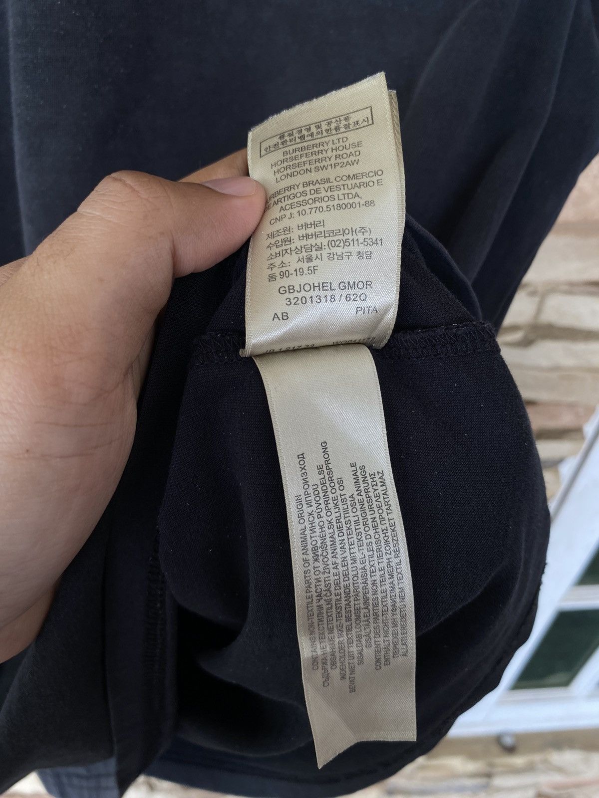 Burberry Rare Burberry London England Made In Scotland Plain Tees Size US L / EU 52-54 / 3 - 10 Thumbnail