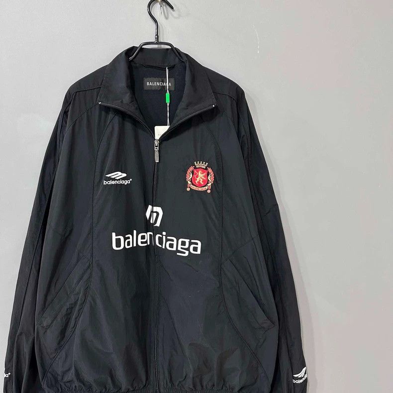 Balenciaga Balenciaga Soccer SS24 Manchester United 3b Embroidered Coa Size US M / EU 48-50 / 2 - 3 Thumbnail