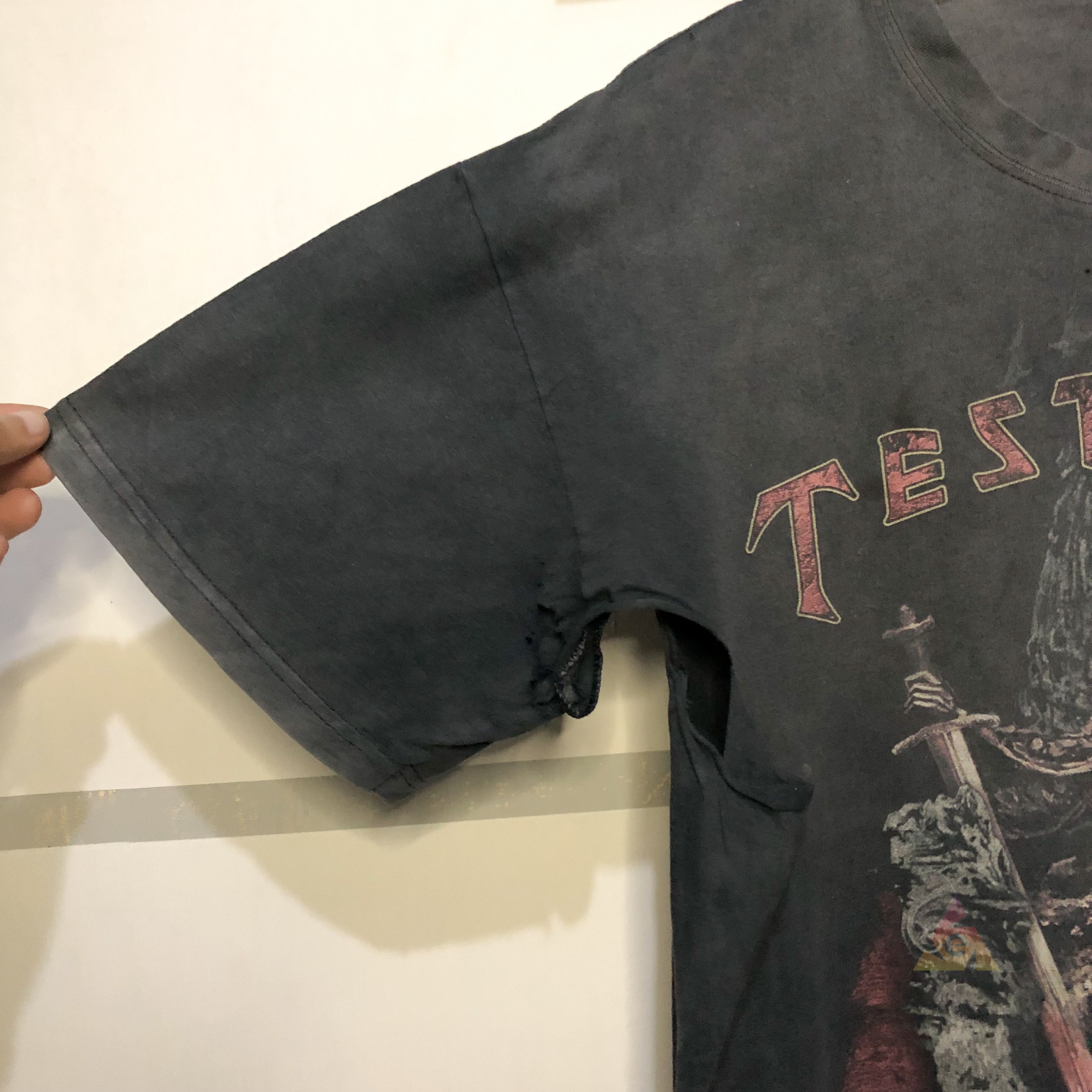 Band Tees Vintage THRASHED Testament Throne Of Thorns T-Shirt Size US L / EU 52-54 / 3 - 5 Thumbnail