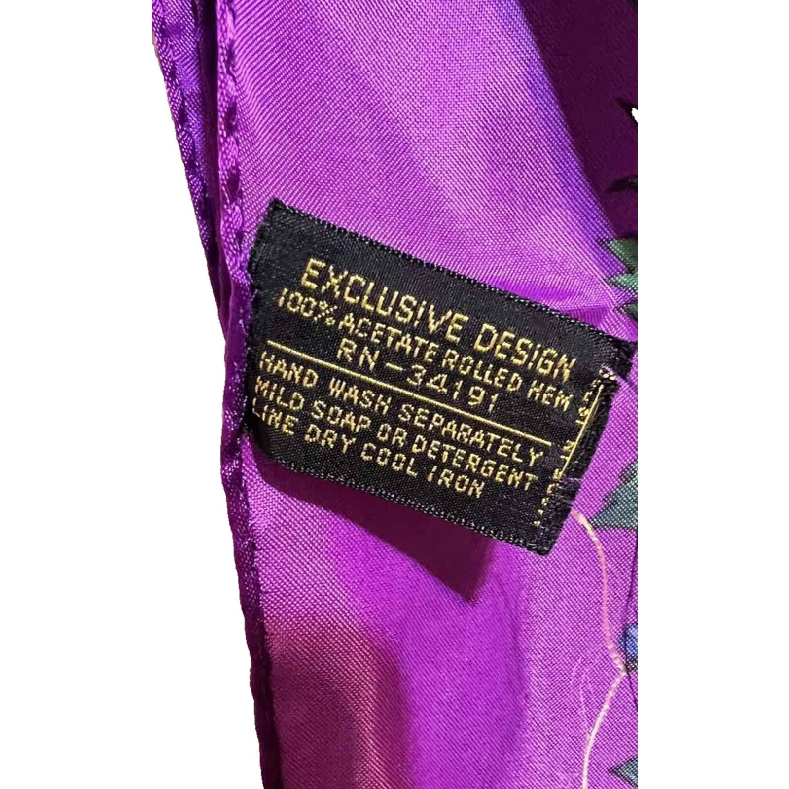 Marlboro Classics EXCLUSIVE DESIGN women's classic purple scarf Square A002033 Size ONE SIZE - 4 Thumbnail