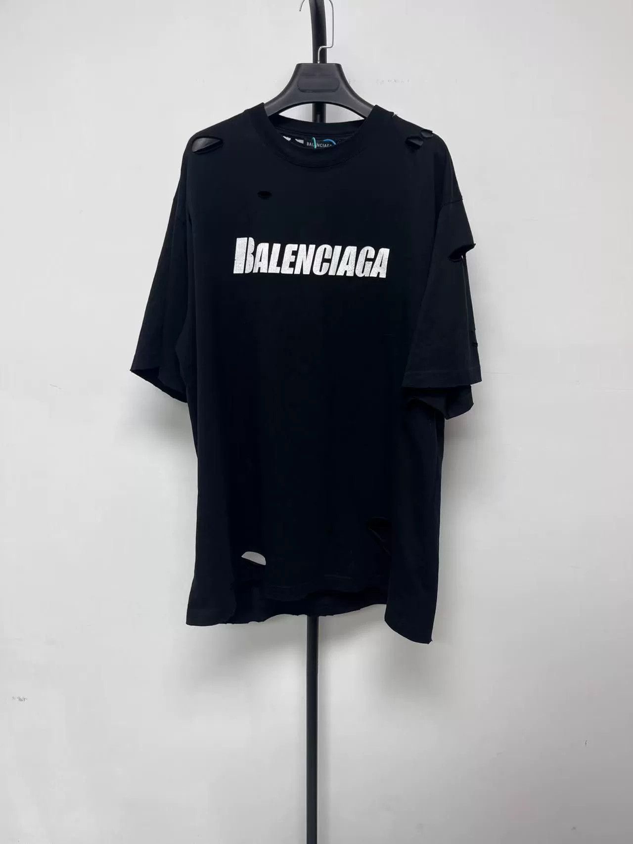 Balenciaga Balenciaga Caps Letter Print Hole Crewneck T-shirt Size US XS / EU 42 / 0 - 1 Thumbnail