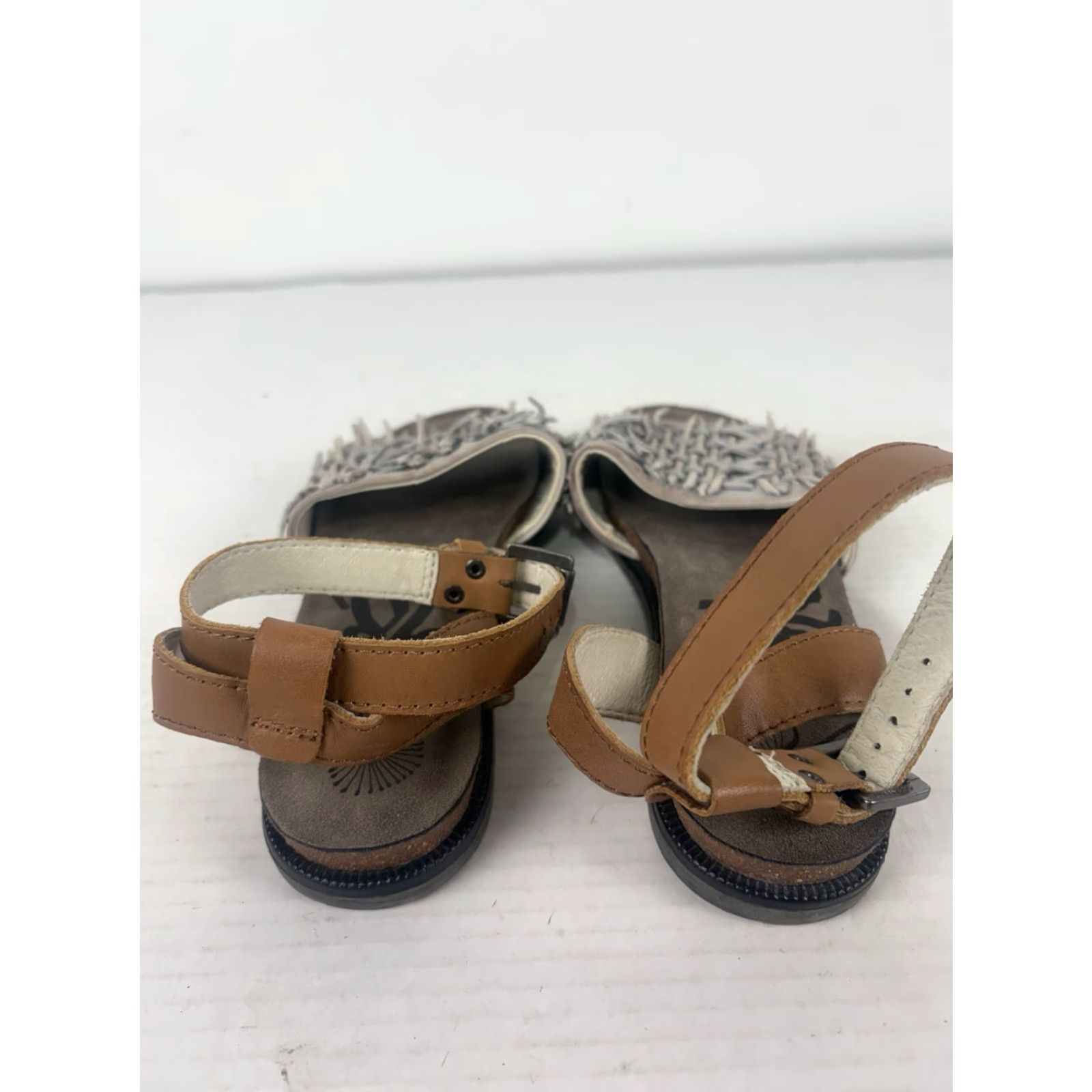 Vintage OTBT Voyage Womens Leather Flat Sandals 8M Light Gray Brown Ankle Strap Buckle Size US 8 / IT 38 - 3 Thumbnail