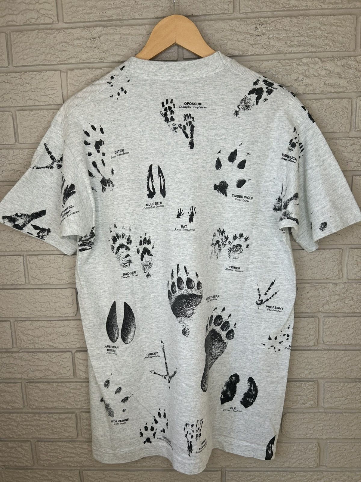 Vintage Vintage 90s Alaska Wildlife Animal Footprint AOP Art T Shirt Size US L / EU 52-54 / 3 - 11 Thumbnail