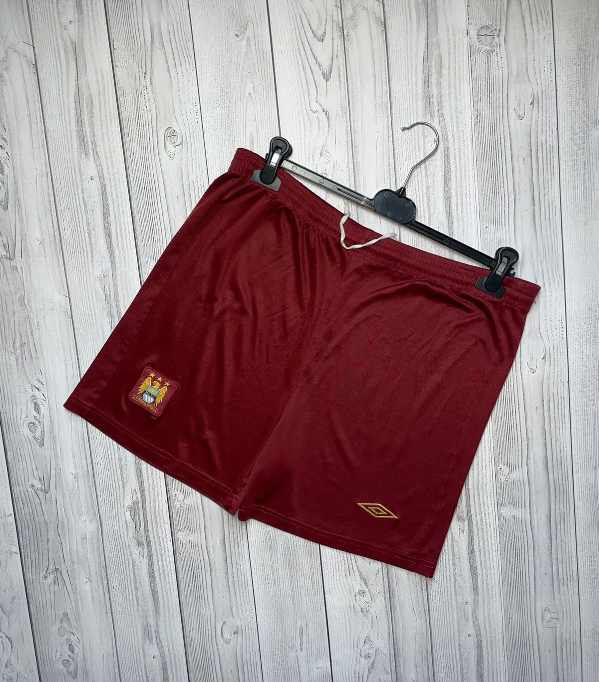 Vintage Vintage Umbro Manchester City soccer shorts size M red Size US 32 / EU 48 - 1 Thumbnail