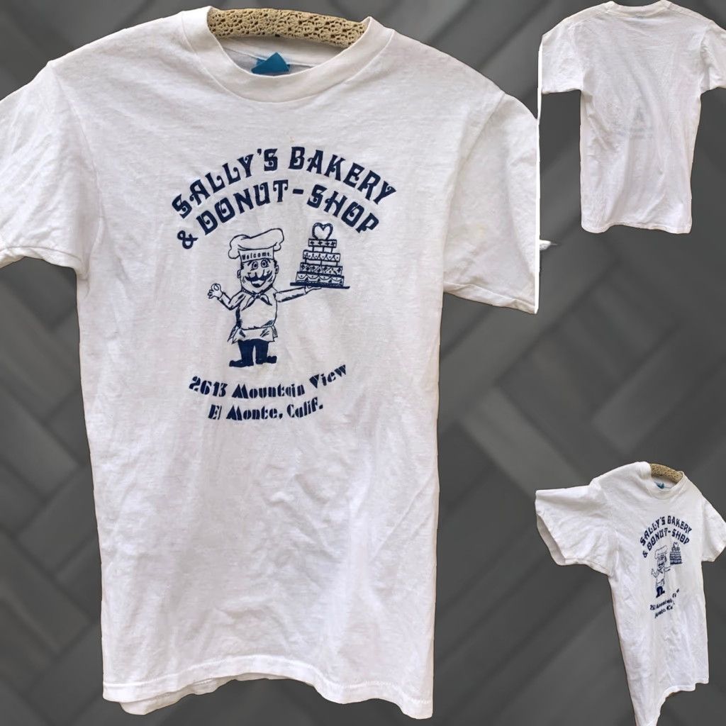 Vintage VINTAGE Screen Stars T-Shirt Men M Blue California Sally’s Bakery & Donut Shop El Monte Calif 1980s Graphic Print Cotton Size US M / EU 48-50 / 2 - 1 Thumbnail