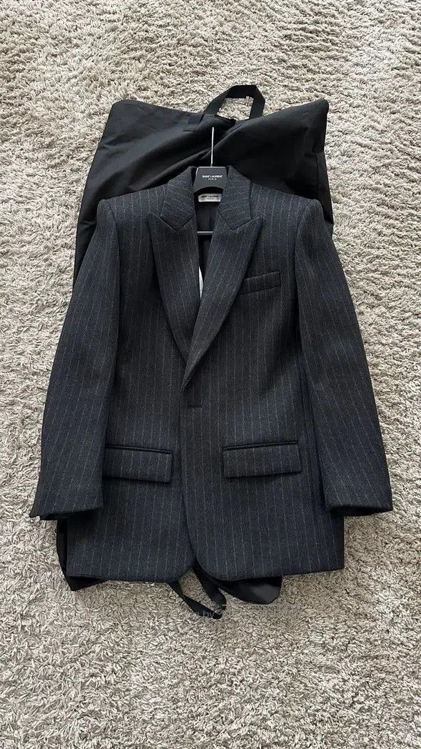 Saint Laurent Paris YSL SS24 Wool Shoulder Pad Blazer. Size US M / EU 48-50 / 2 - 1 Thumbnail
