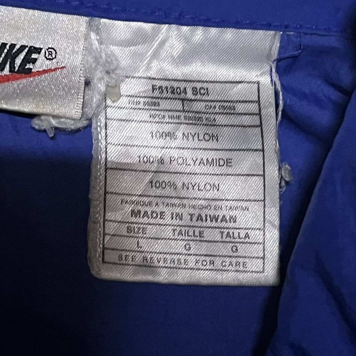 Nike Vintage Nike Windbreaker Light Jacket Size US L / EU 52-54 / 3 - 8 Thumbnail
