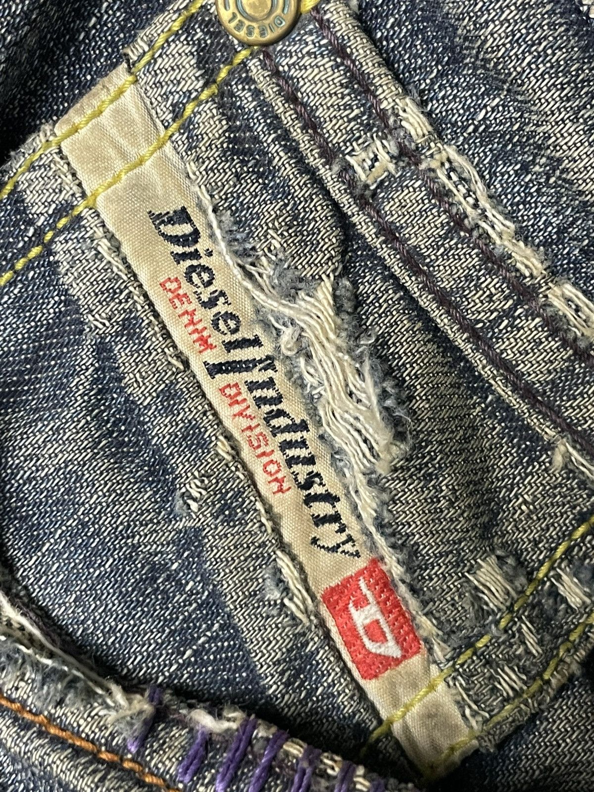 Diesel Vintage DIESEL Straight Cut Distressed Denim (91) Size US 29 - 15 Thumbnail