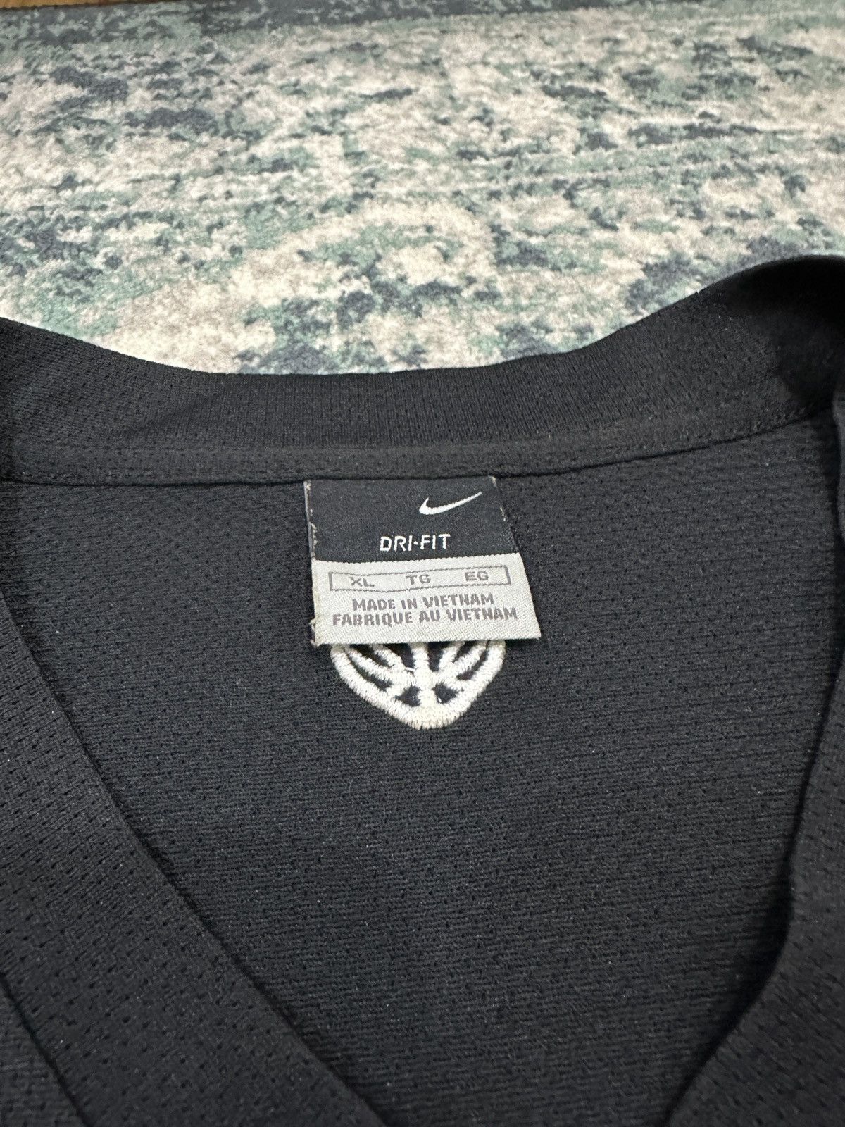 Nike Nike Swoosh Centre V Neck Sleeveless Jersey Size US XL / EU 56 / 4 - 6 Thumbnail