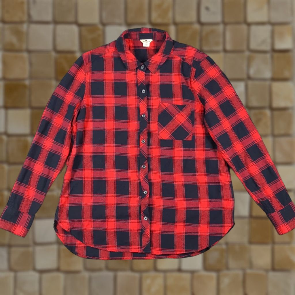 Vintage Vintage Woolrich Women's Button-Up Shirt Flannel Long Sleeve Fall Winter Casual Outdoor Buffalo Plaid Size Large Red Size L / US 10 / IT 46 - 1 Thumbnail