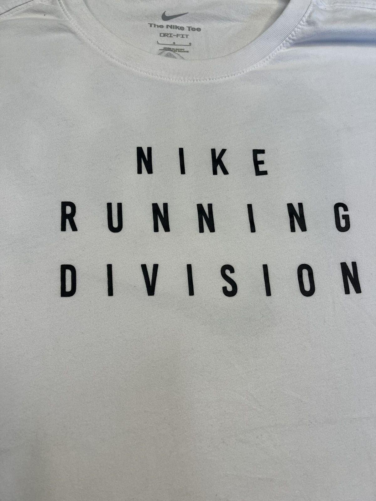 Nike Nike Running Division White Graphic Logo Tee T Shirt Vintage Size US L / EU 52-54 / 3 - 2 Thumbnail