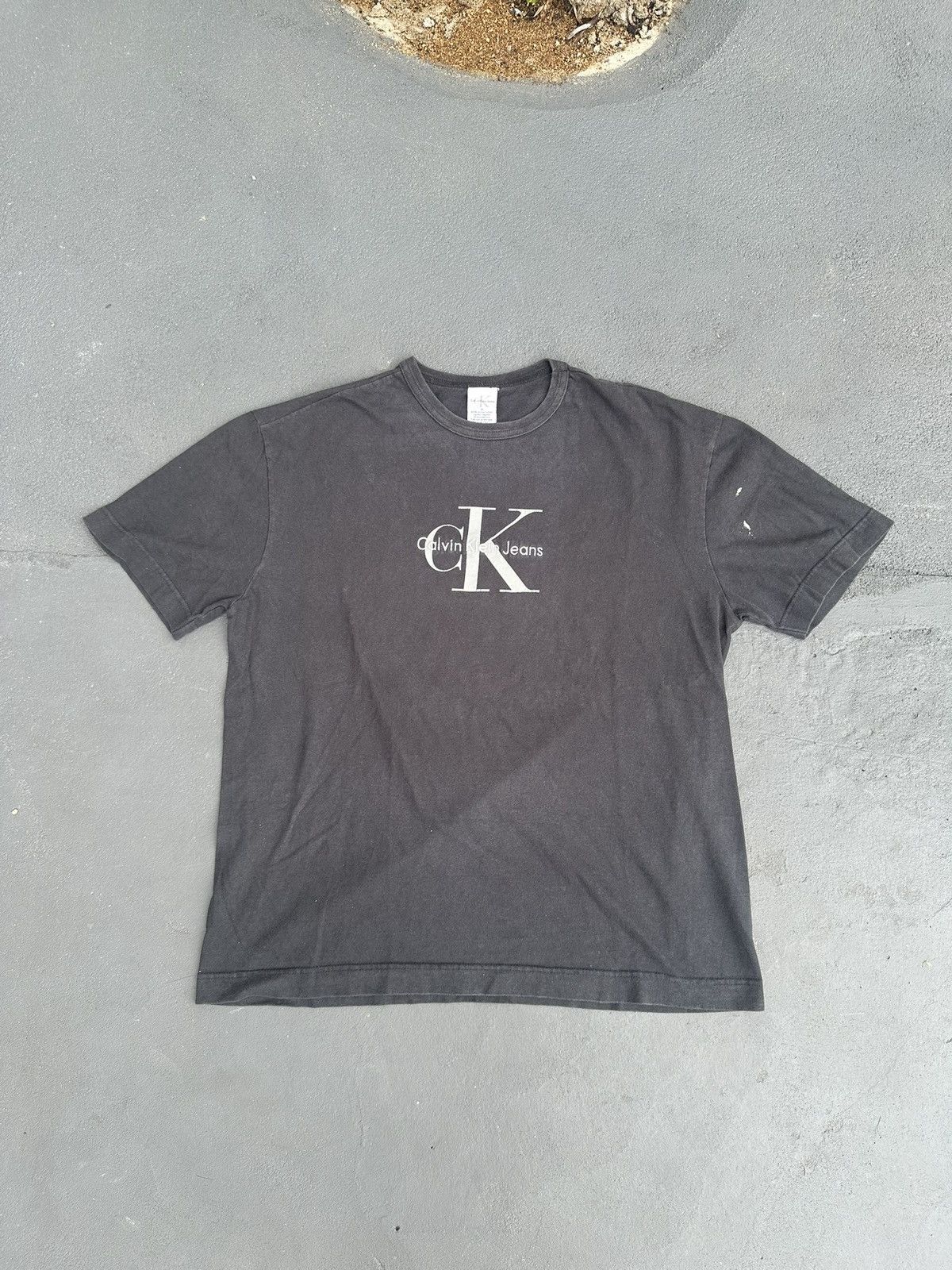 Calvin Klein Sunfaded Vintage Y2K Calvin Klein Tee Size US M / EU 48-50 / 2 - 1 Thumbnail