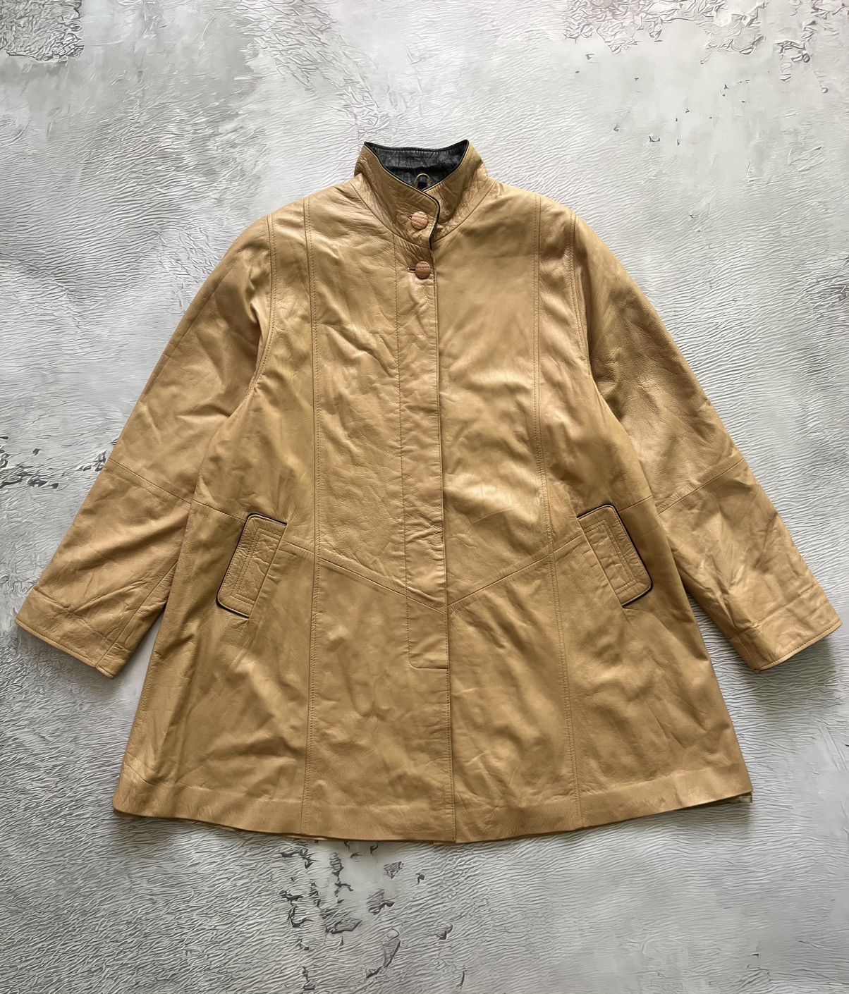 Versace Versace Classic V2 Vintage Genuine Leather Coat Beige Size L / US 10 / IT 46 - 1 Thumbnail
