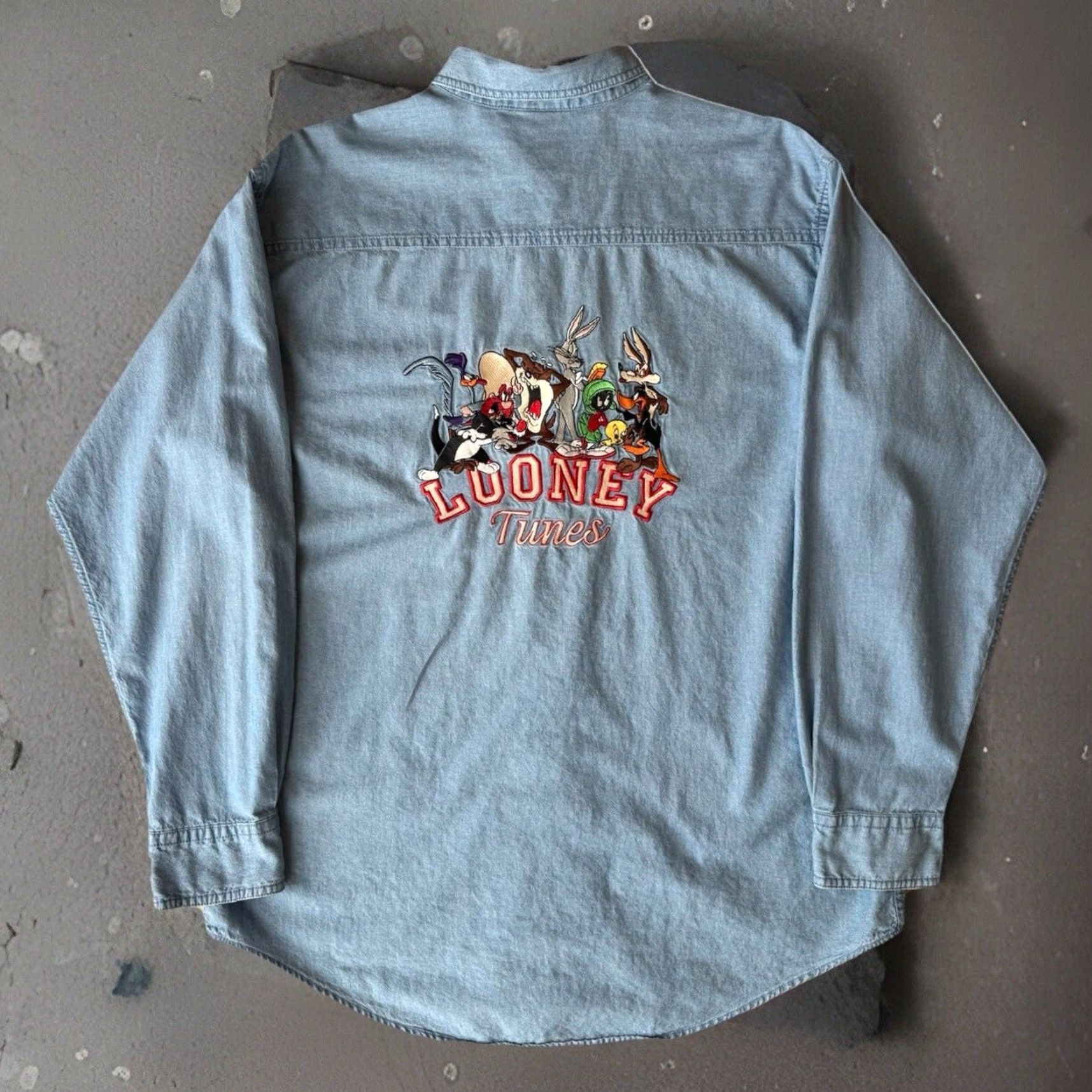 Vintage VINTAGE Looney Tunes Shirt M Blue Chambray Button Up 90s Warner Bros Cartoon Mens Medium Blue Chambray Button-Up Shirt Size US M / EU 48-50 / 2 - 2 Thumbnail