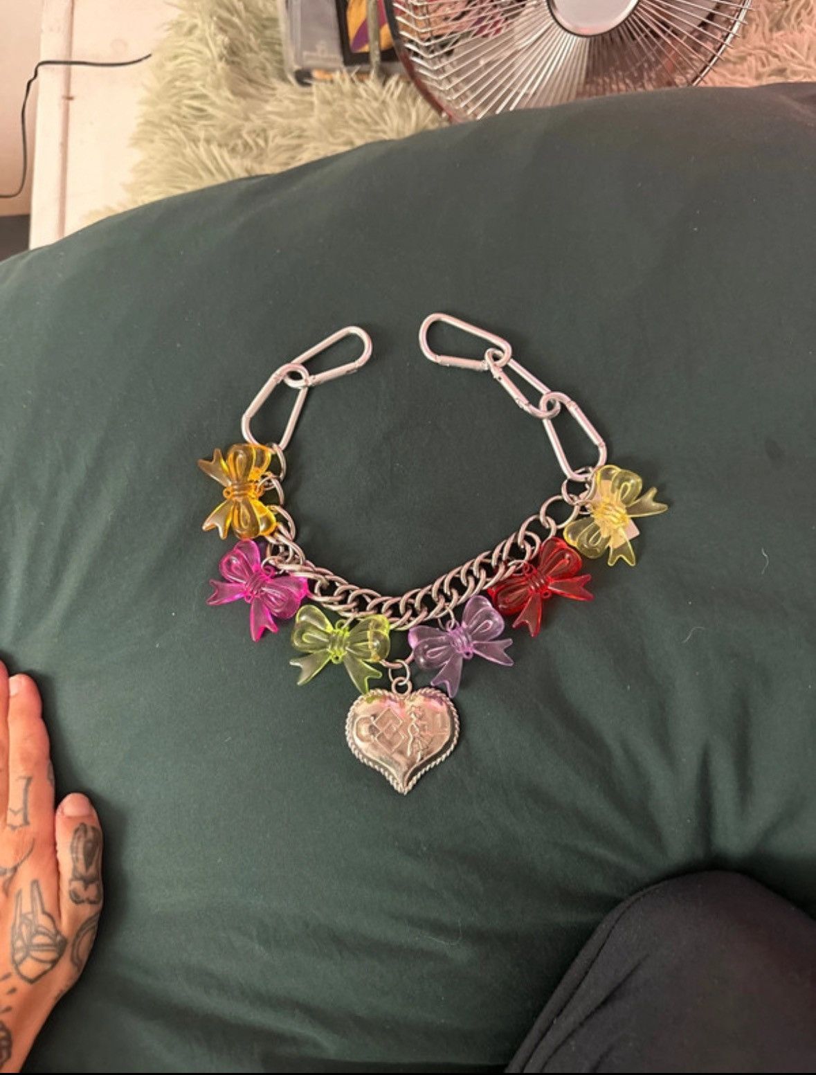Chopova Lowena Carabiner funky acrylic bow necklace Size ONE SIZE - 1 Thumbnail