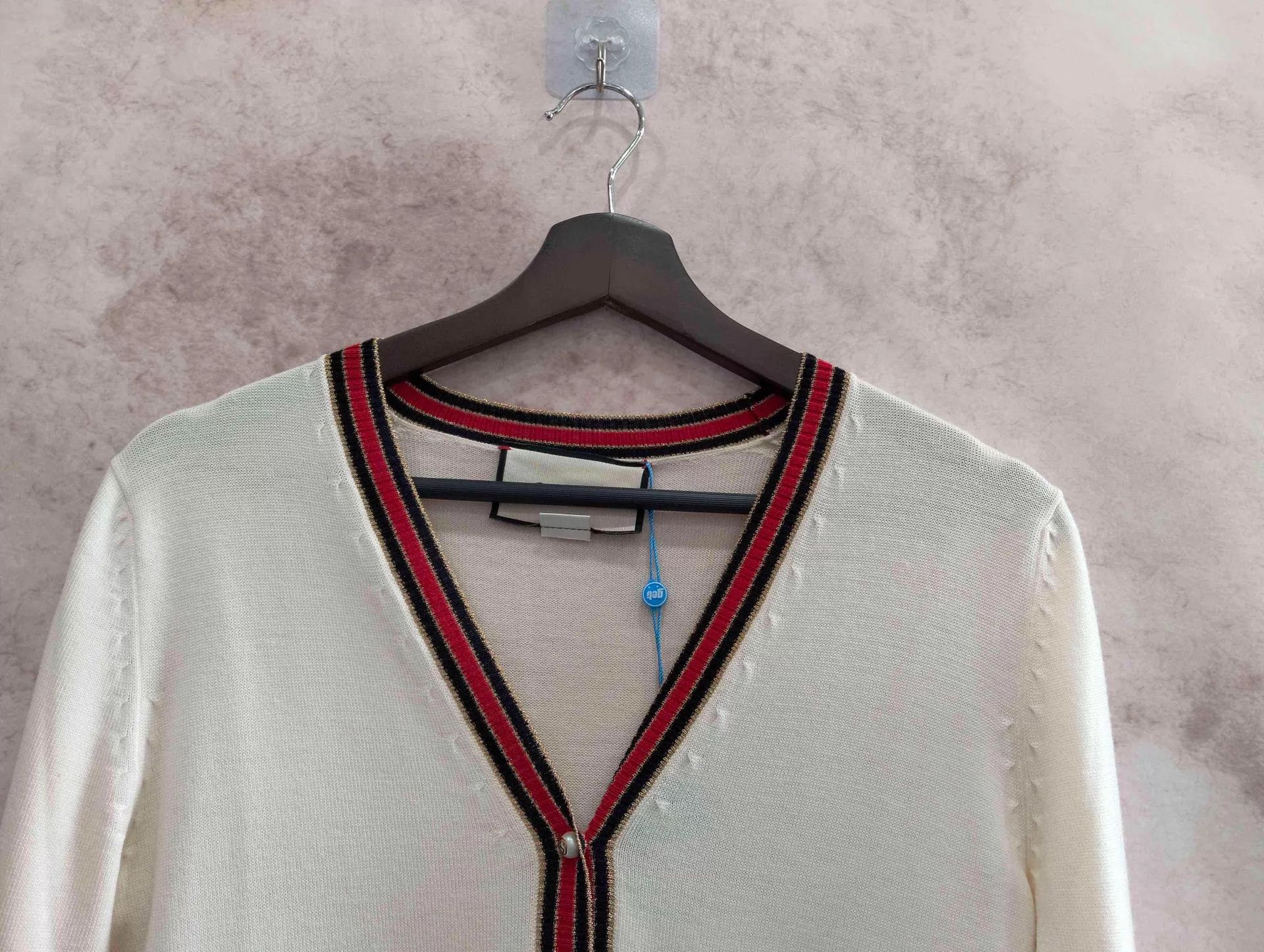 Gucci Gucci Pearl Button V-Neck Knit Cardigan S Size S / US 4 / IT 40 - 3 Thumbnail