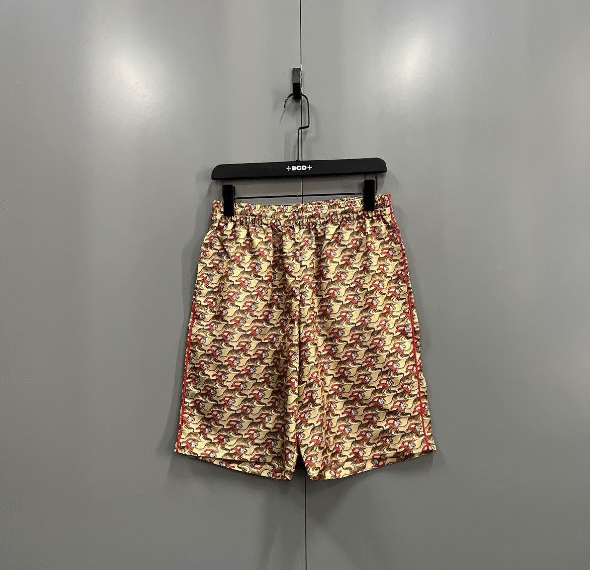 Burberry Burberry Tiger All-over Print Elastic Waist Shorts J41 Size US 30 / EU 46 - 1 Thumbnail