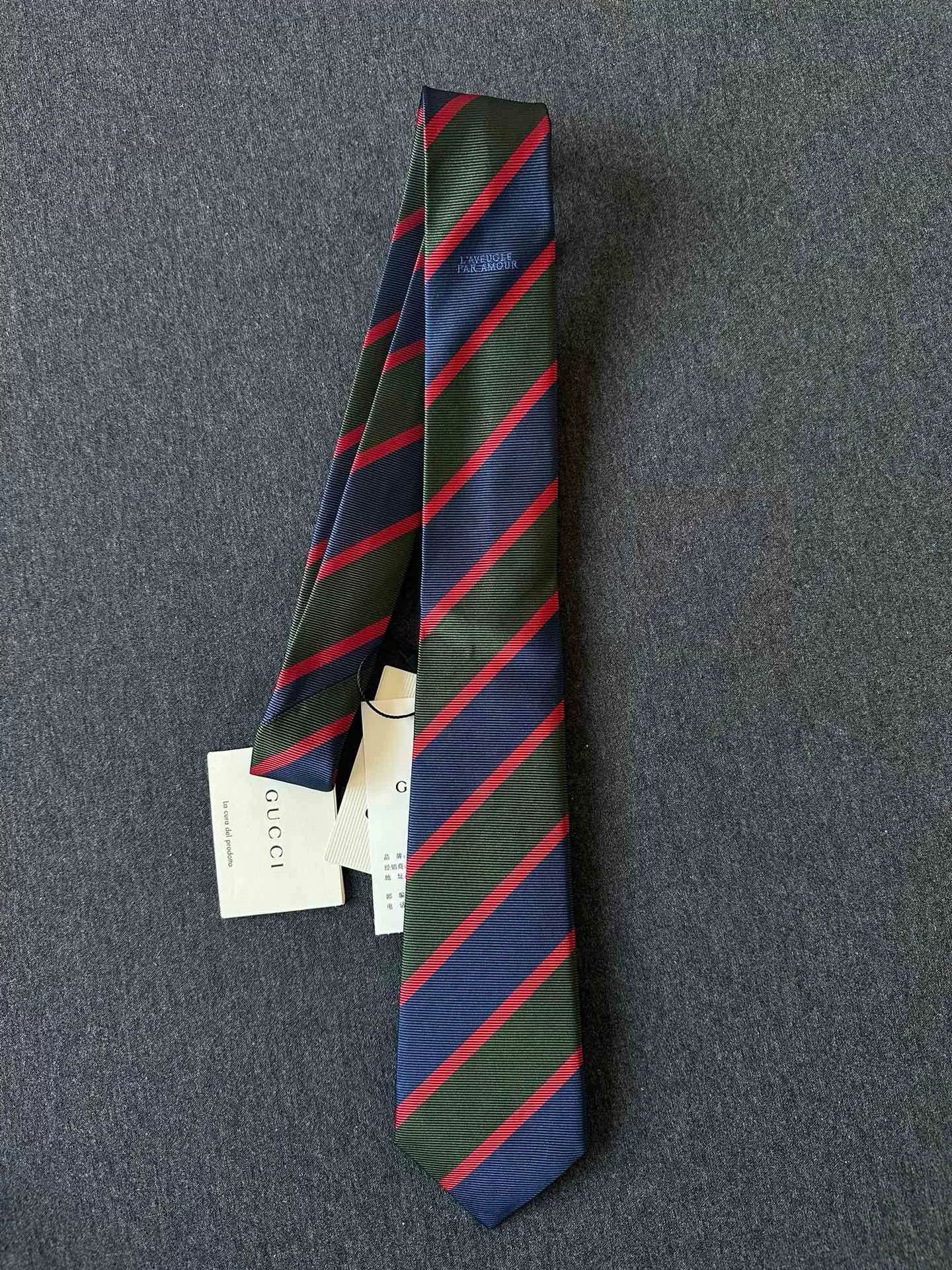 Gucci Gucci Red Green Stripe Silk Tie Size ONE SIZE - 1 Thumbnail