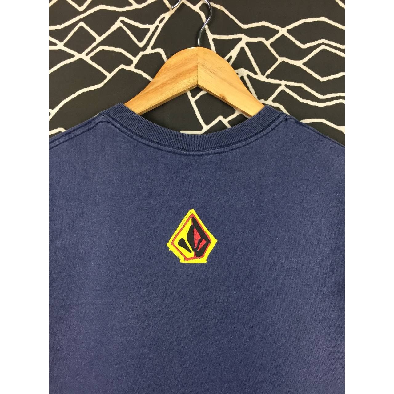 Vintage × Volcom Vtg Y2K Volcom Spell Out Logo Skateboards Surfwear Tee Size US S / EU 44-46 / 1 - 8 Thumbnail