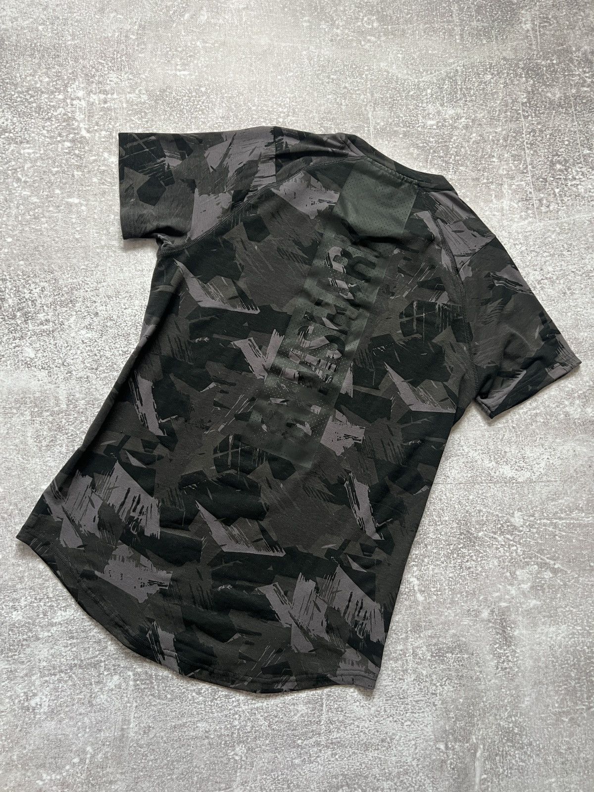 Gymshark Gymshark Onyx V5 5.0 compression T-Shirt (S) Size US S / EU 44-46 / 1 - 2 Thumbnail