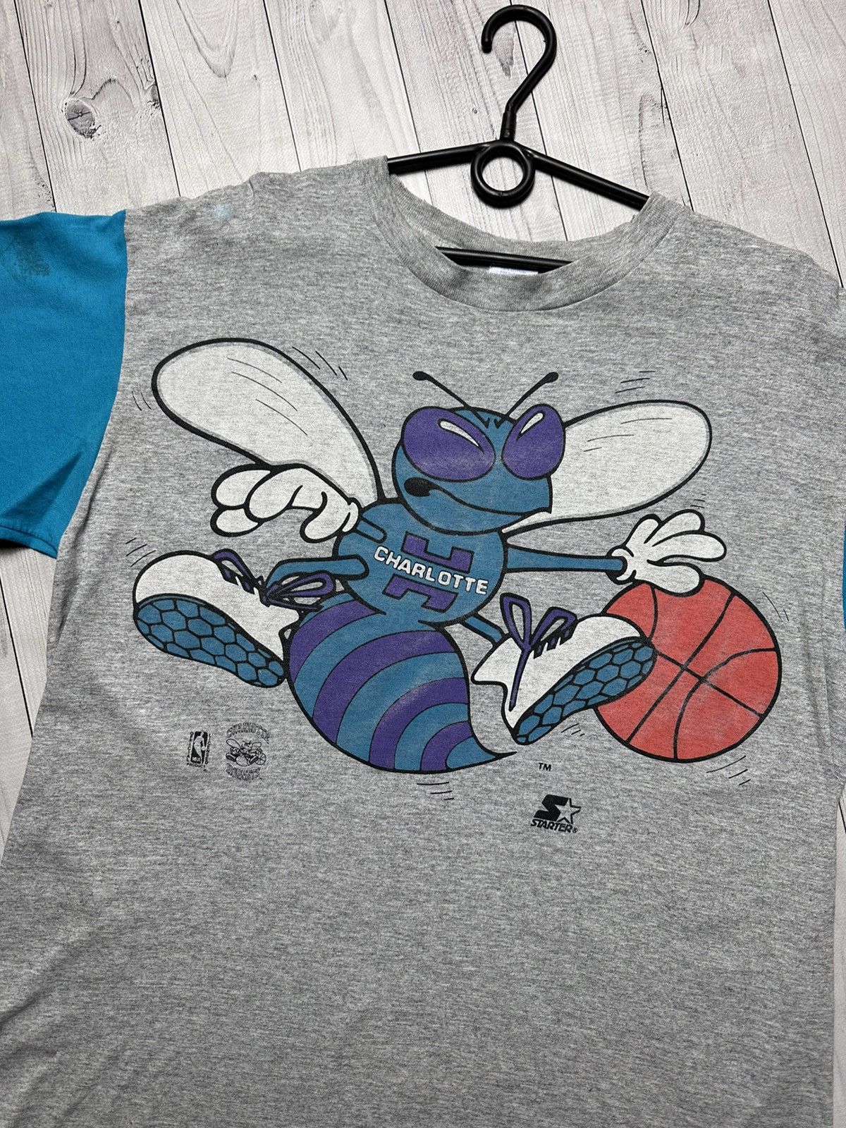 NBA × Vintage Vintage Charlotte Hornets NBA Starter tee USA Size L Size US L / EU 52-54 / 3 - 5 Thumbnail