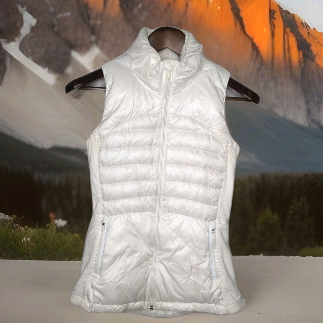 Lululemon Lululemon Down For A Run Quilted Puffer Vest Running Jacket Womens Small 4 White Size S / US 4 / IT 40 - 6 Thumbnail