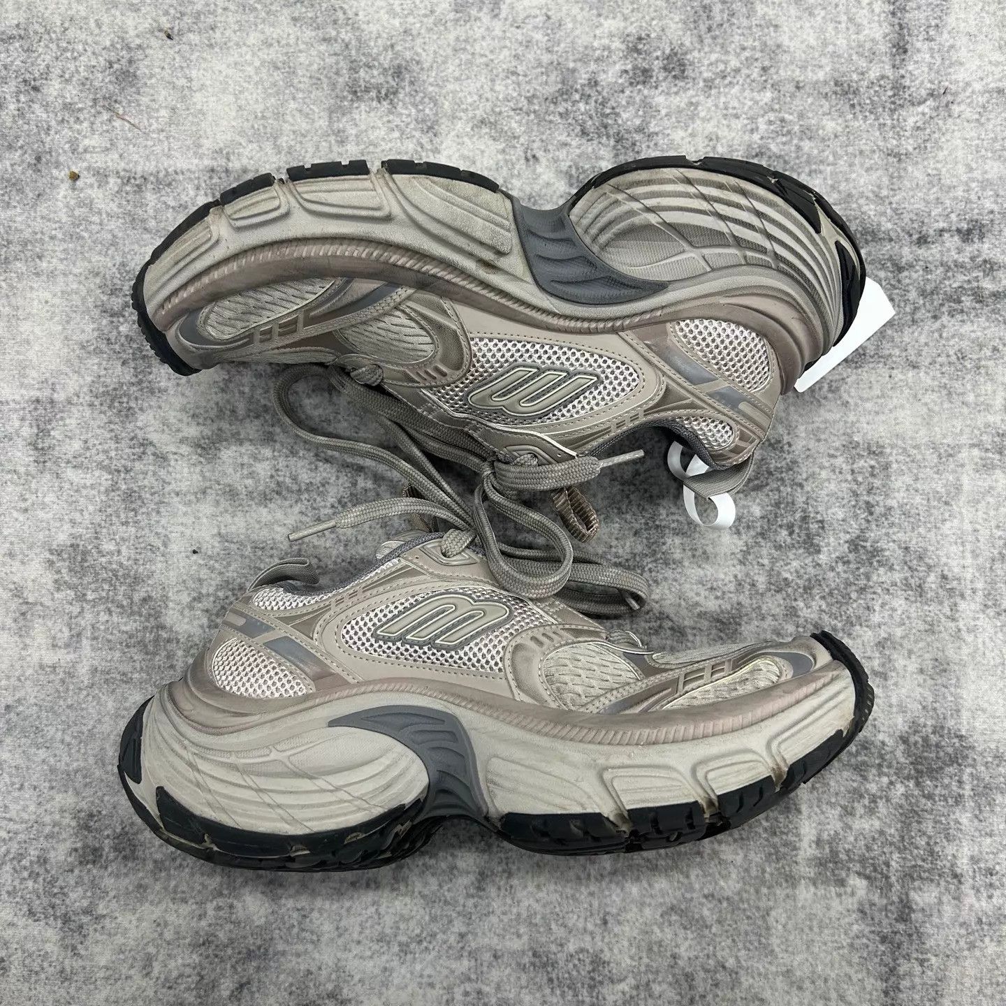 Balenciaga BALENCIAGA 99 New Taupe Sneakers 39 EU Size US 6 / EU 39 - 4 Thumbnail