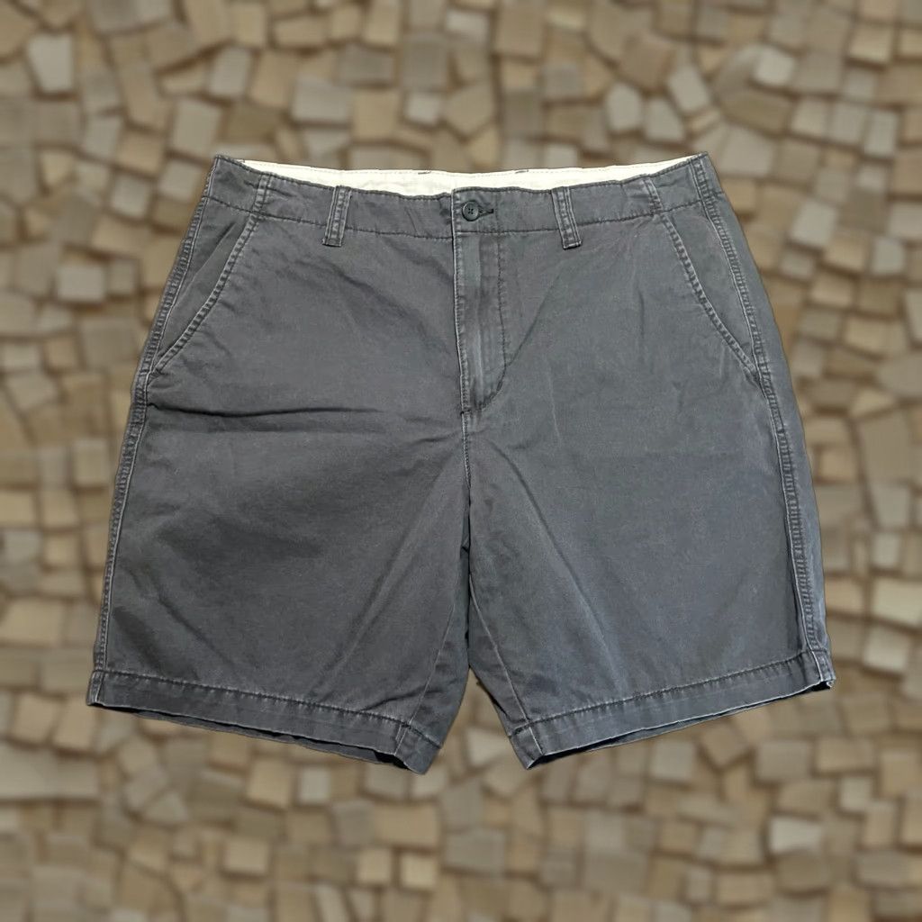 Old Navy Old Navy Shorts Men 38 Gray Casual Regular Chino Inseam 8.5in Vintage No Size US 32 / EU 48 - 1 Thumbnail
