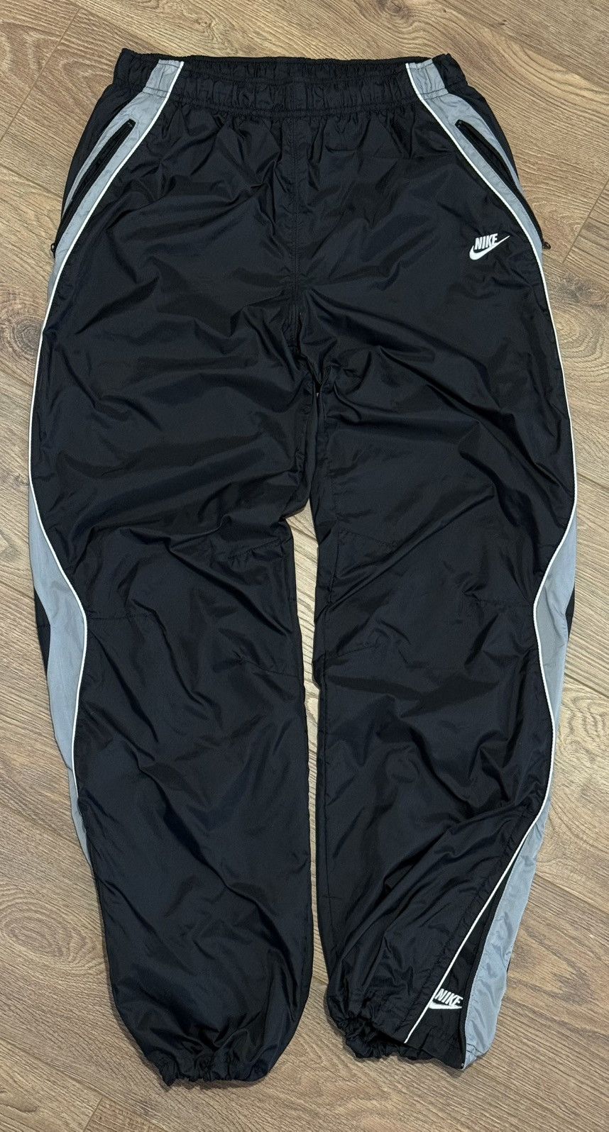 Nike Vintage Nike Nylon Track Pants Black Y2K Size US 32 / EU 48 - 1 Thumbnail