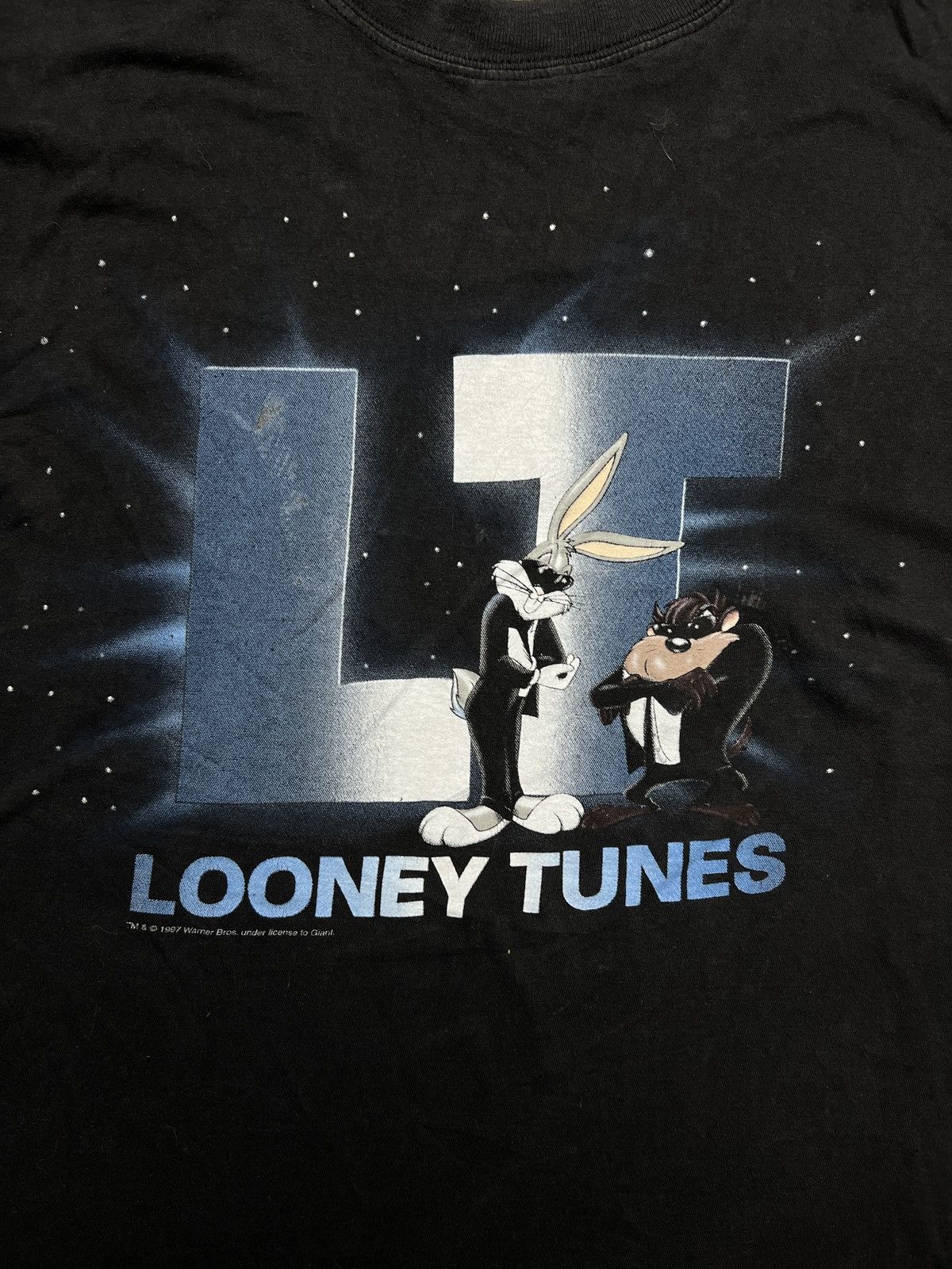 Vintage Vintage 1997 Looney Tunes Bugs And Taz Men In Black Tee Size US XL / EU 56 / 4 - 6 Thumbnail