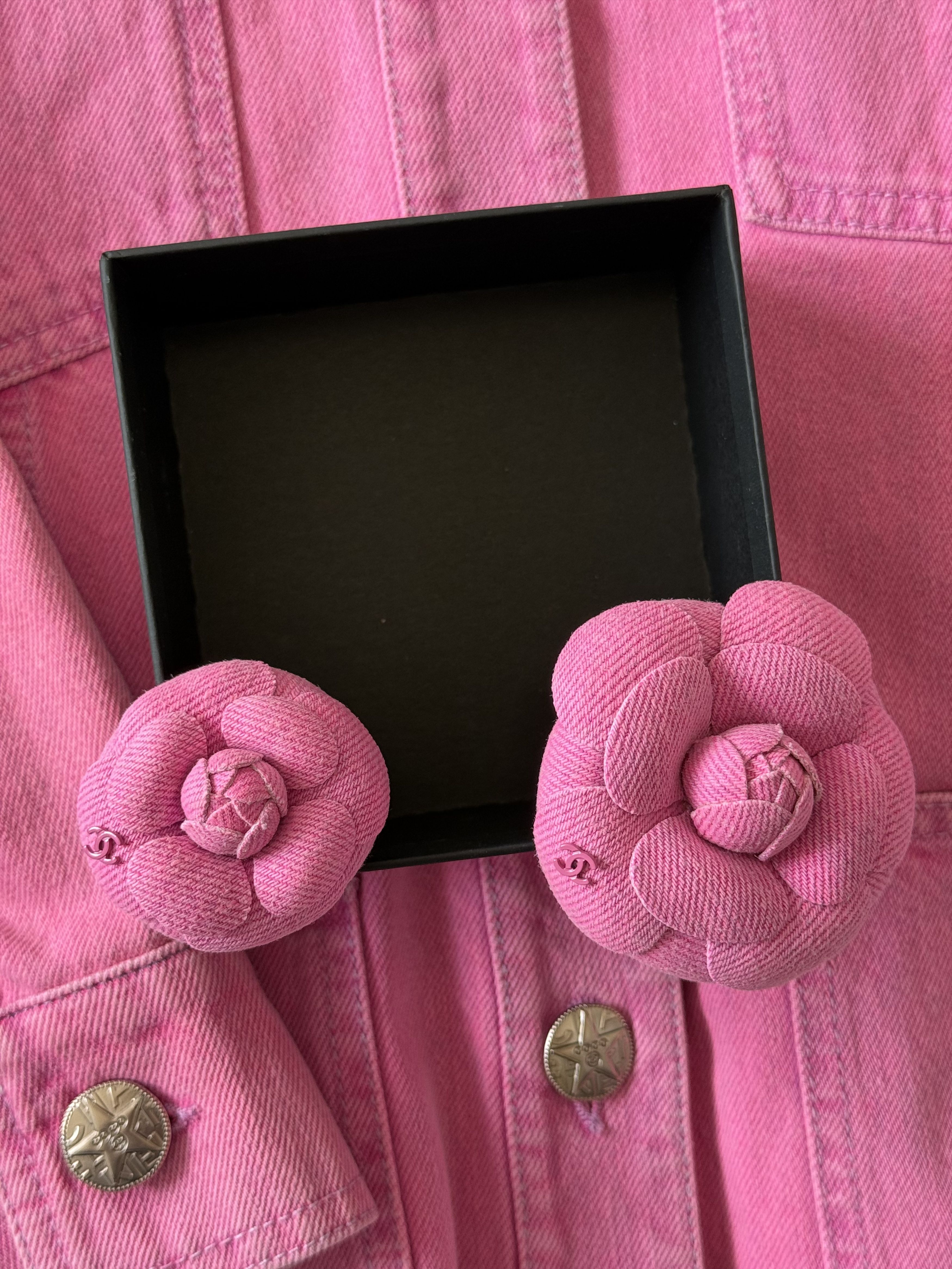 Chanel Chanel SS 2021 Runway CC Pink Camelia Denim Jacket 34 Size XS / US 0-2 / IT 36-38 - 18 Thumbnail