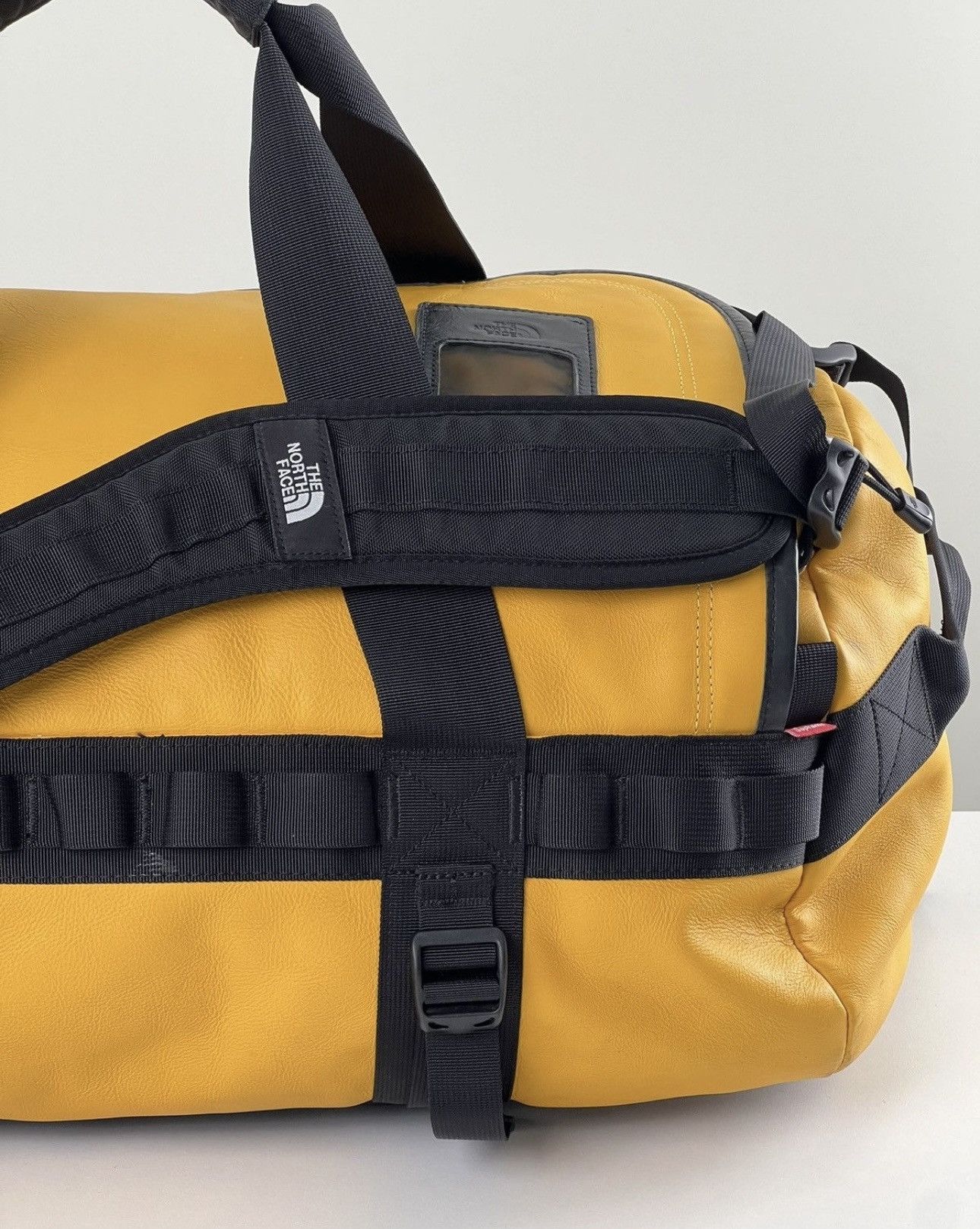 Supreme × The North Face FW17 Supreme North Face Leather Base Camp Duffle Bag Size ONE SIZE - 6 Thumbnail