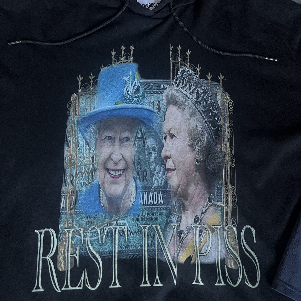 Other Haunted Starbucks Queen Elizabeth Rest in Piss Layer Hoodie Size US L / EU 52-54 / 3 - 3 Thumbnail